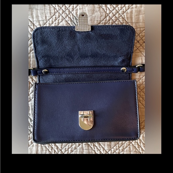 GAP Faux Leather Crossbody - Picture 5 of 8